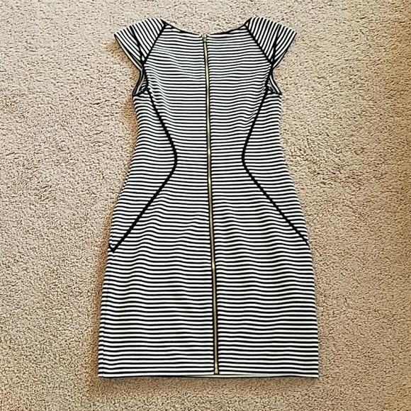 Express dresses - Picture 3 of 6